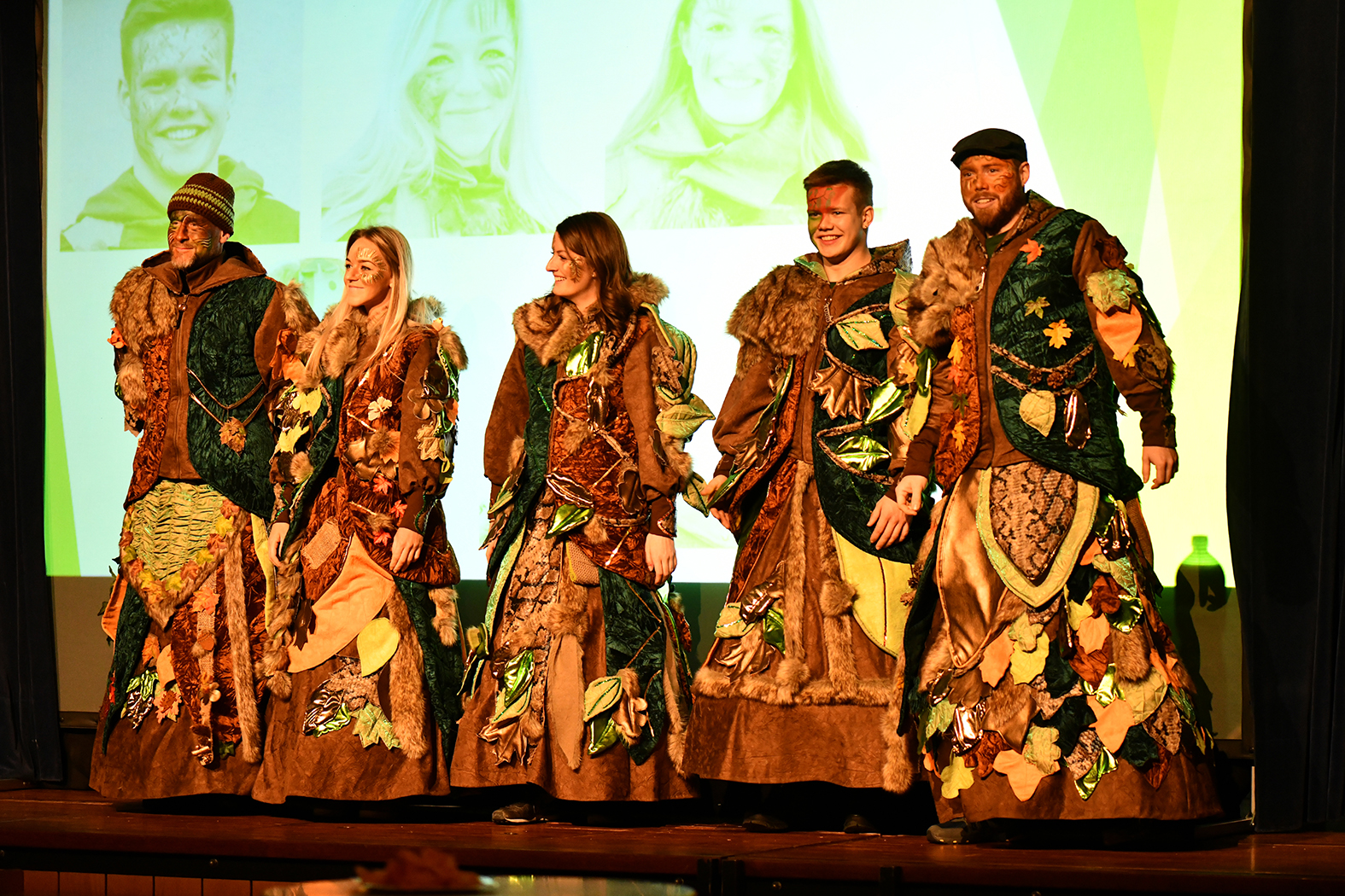 Kleiderpr??sentation, Triesenberg Fotos Wildmandli Guggamusik